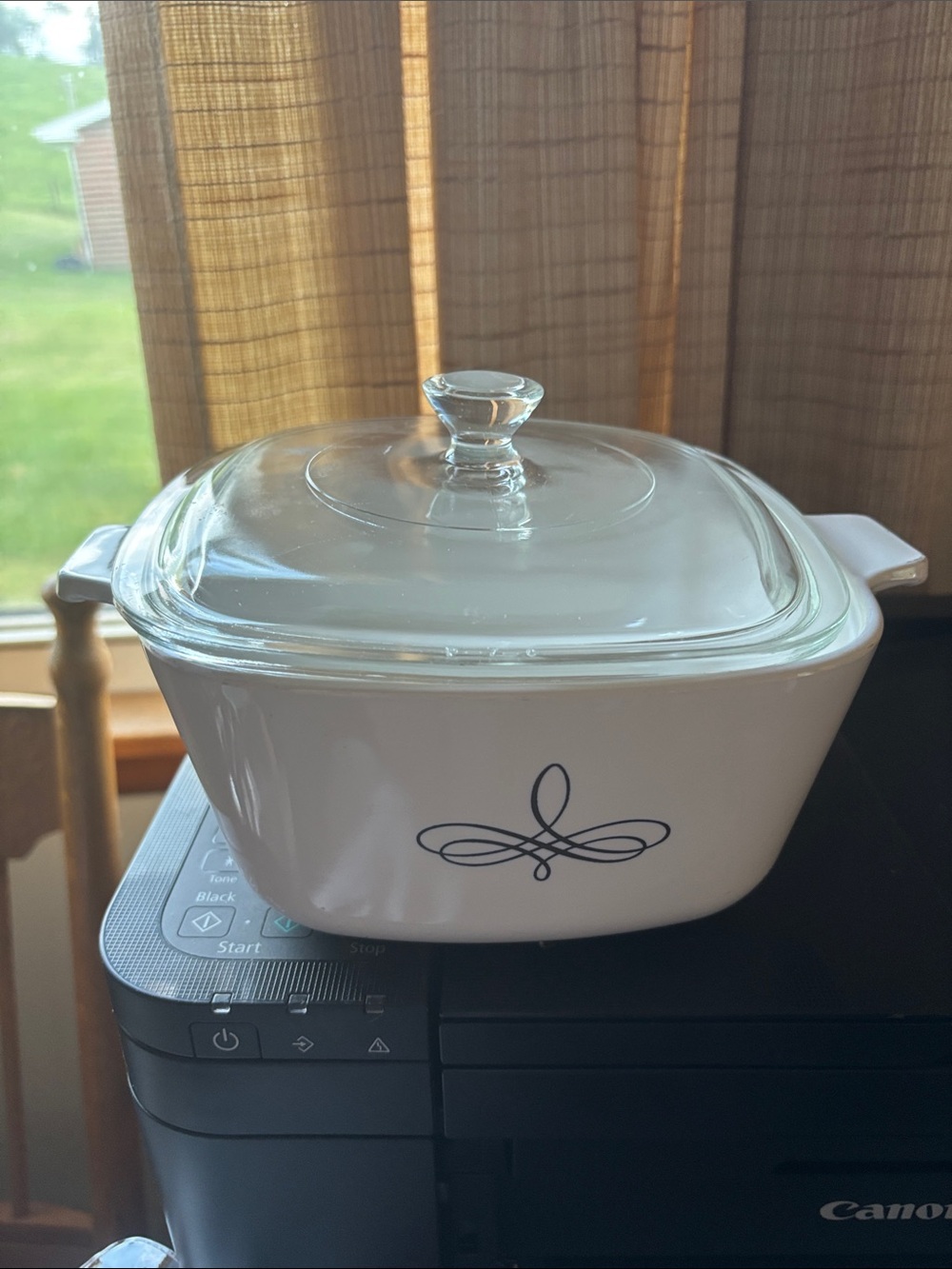 CorningWare Trefoil 1.75 quart covered casserole